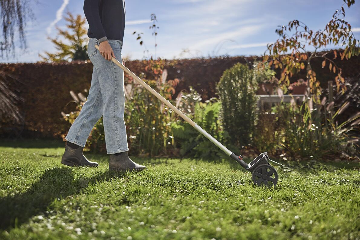The GARDENA combisystem Spreader 