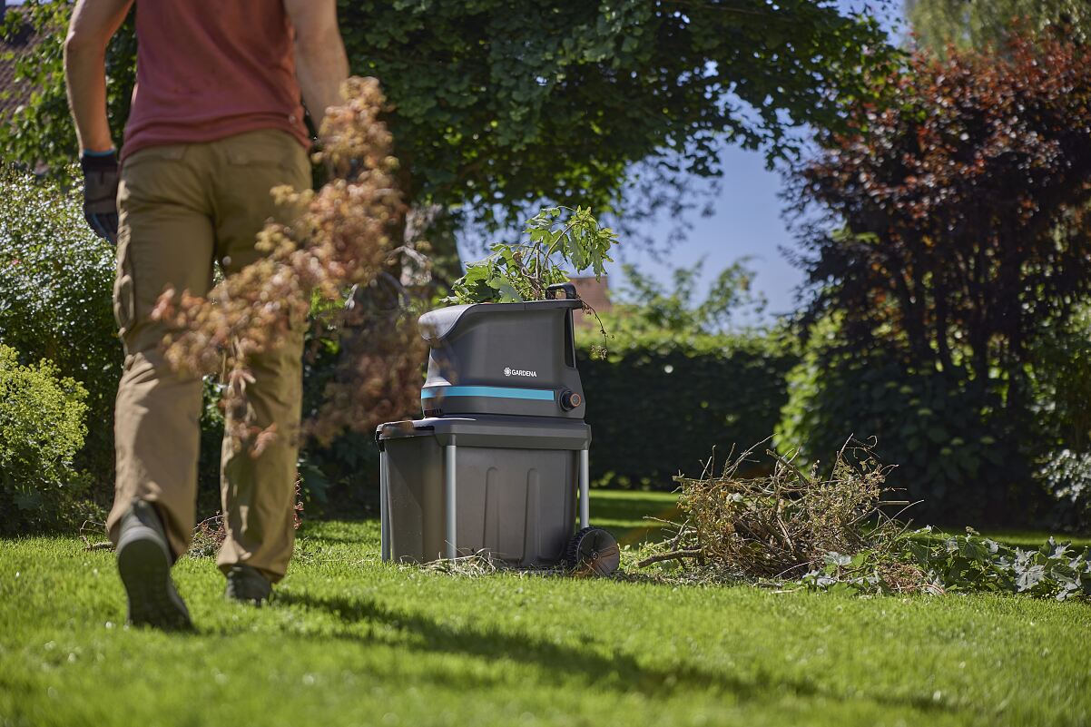 The GARDENA PowerShred Silent 4036V