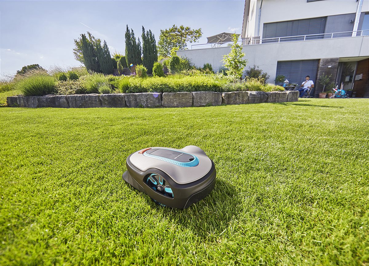 The new generation of robotic lawnmowers for larger areas