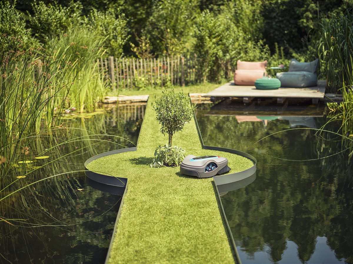 The new generation of GARDENA robotic mowers with LONA technology