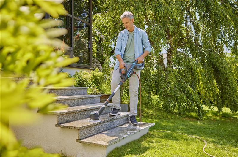 Garden maintenance with foresight